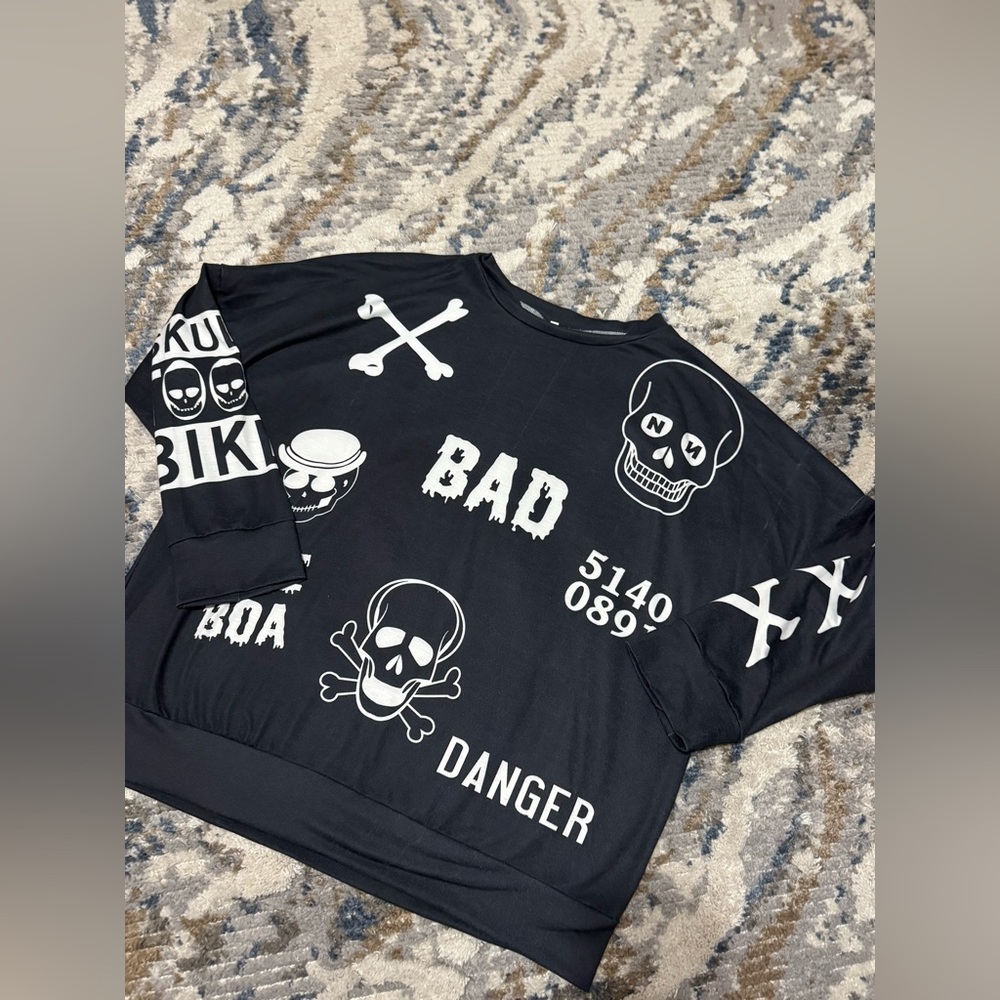 MISSLOOK Black Skull Graphic Long Sleeve Tee